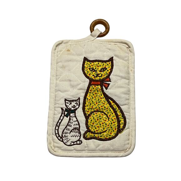 Vintage Embroidered Cats Pot Holder Oven Hot Pad Wooden Ring Hook Beige 6 x 9.5 - Picture 1 of 4